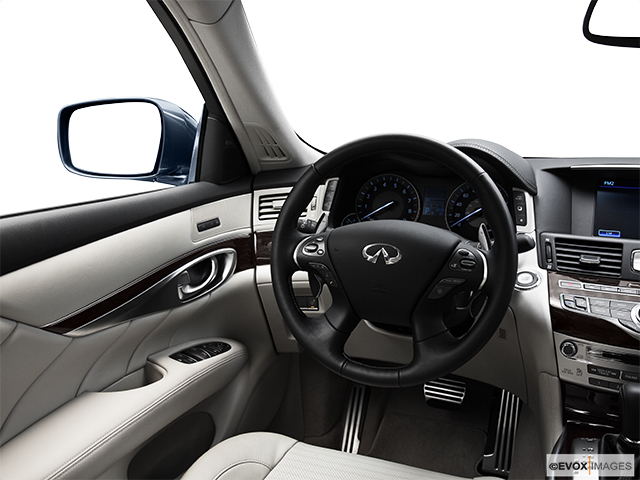 2011 INFINITI M56