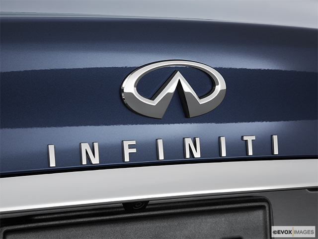 2011 INFINITI M56