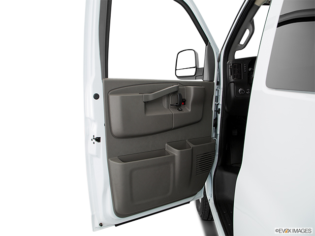 2022 Chevrolet Express Passenger